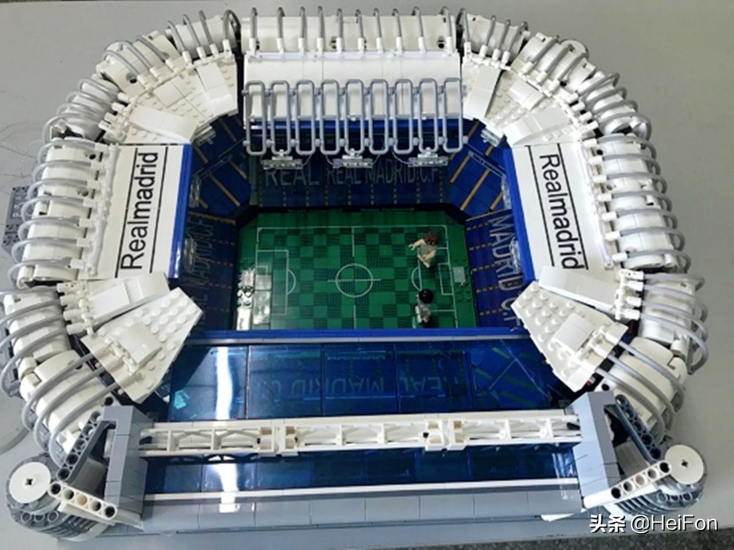 用乐高做足球场,伯纳乌球场乐高搭建全过程
