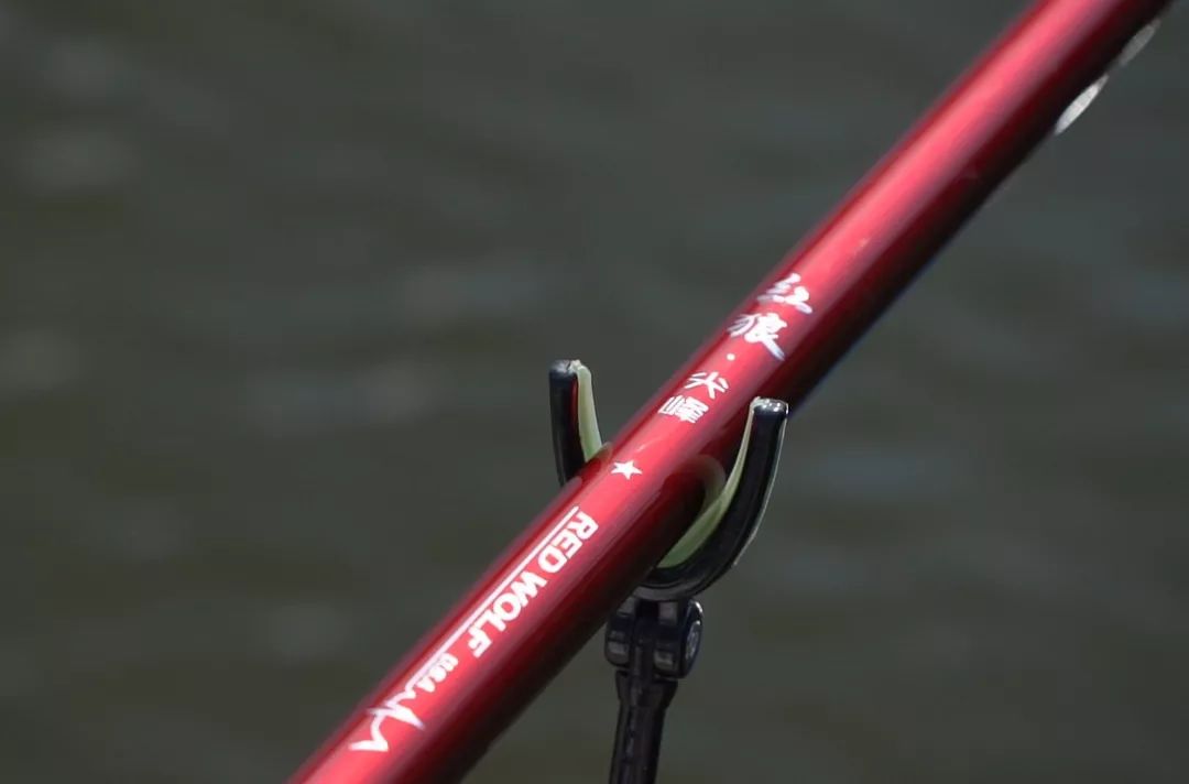 红狼尖峰湖库版5.4米鱼竿好用不,和红狼尖峰全猎版差不多的鱼竿