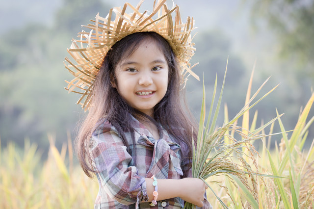 孩子夏季起痱子的处理方法,夏天天气炎热小孩容易长痱子