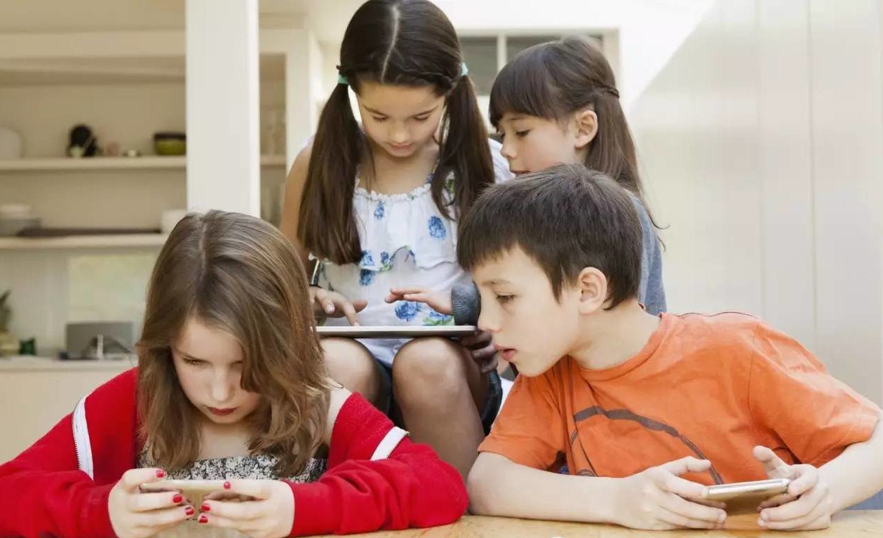 高中沉迷手机怎么办,初三孩子沉迷游戏不学习咋办