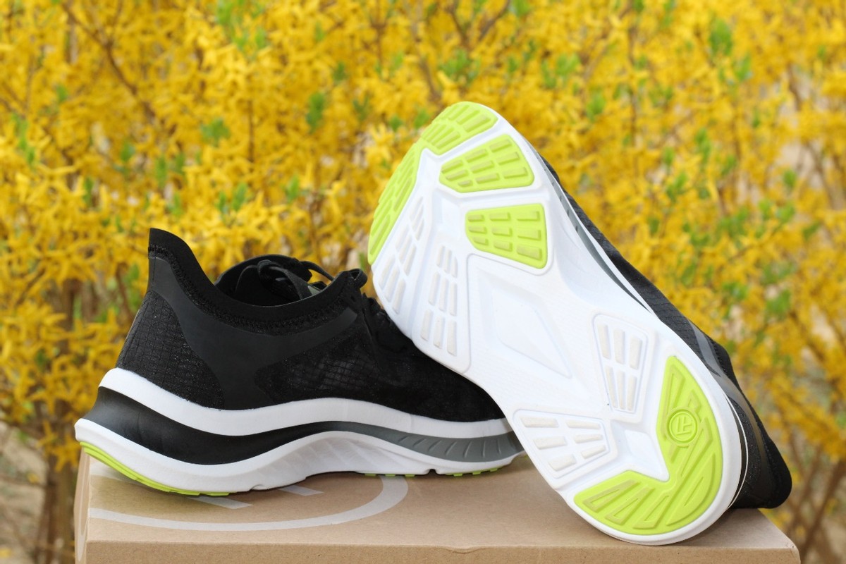 freetie轻跑鞋一代和二代,小米freetie云弹轻跑鞋