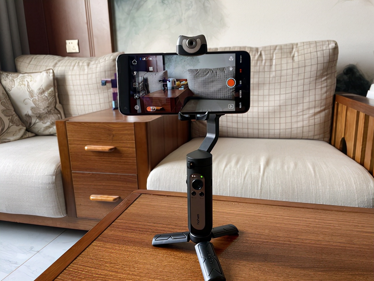 浩瀚稳定器v2s用后置摄像头跟拍,浩瀚卓越ai跟拍稳定器v2