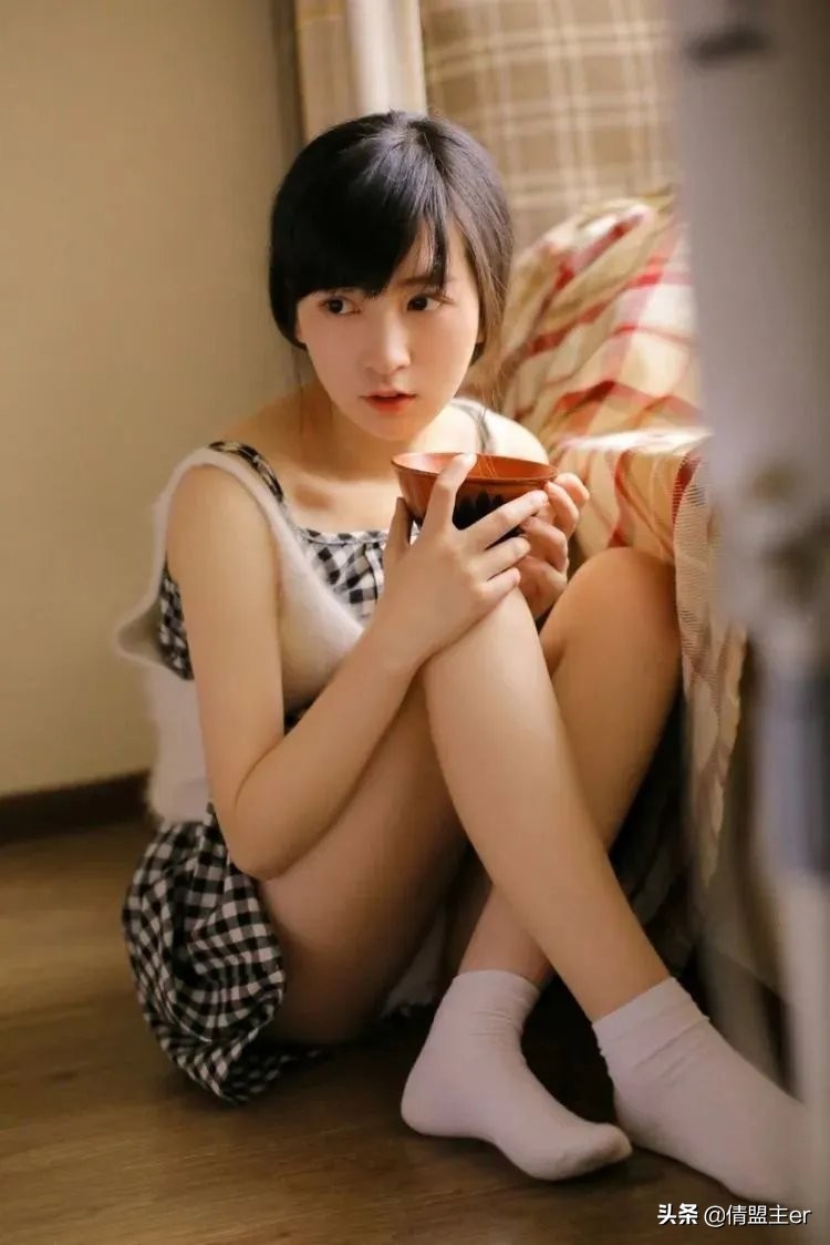 吃甜品的甜妹,吃猕猴桃的甜妹