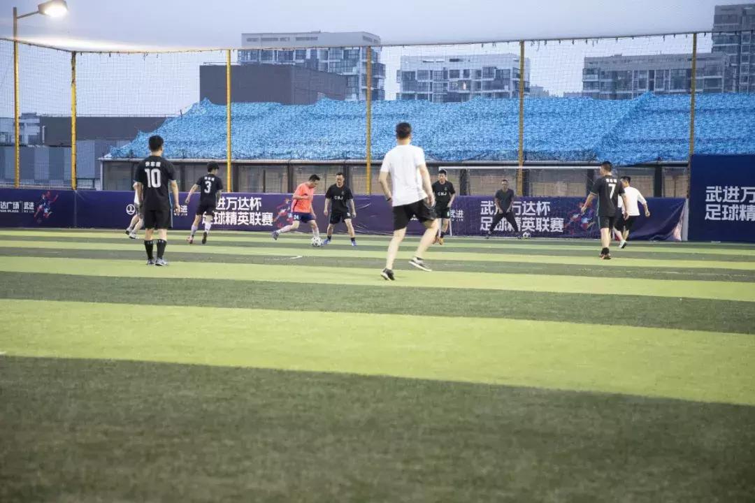 记7月12日峰度控股集团与车和家“足球联谊赛”*党**建共建活动