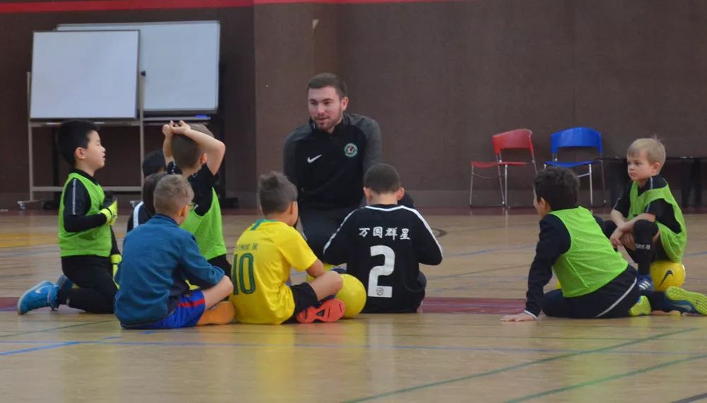 万国群星俱乐部主席向大家拜年！