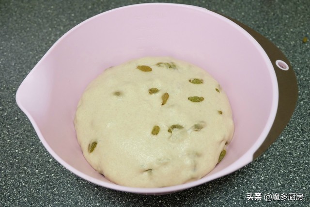 全麦葡萄干面包,抹茶全麦葡萄干面包