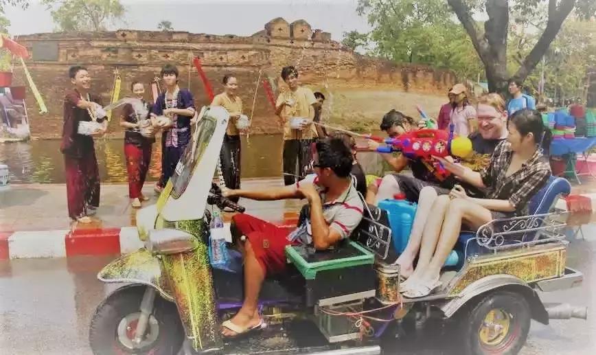 2019泰国泼水节视频,2024年泰国泼水节攻略