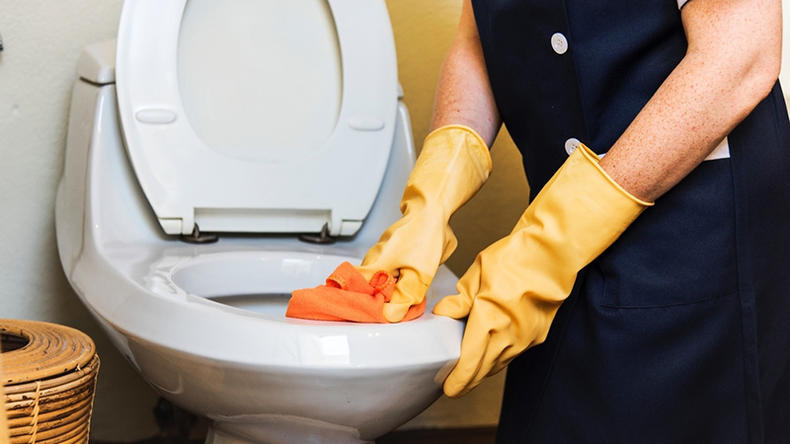 马桶被大便堵塞严重疏通小窍门,马桶老化怎么去除污垢小妙招