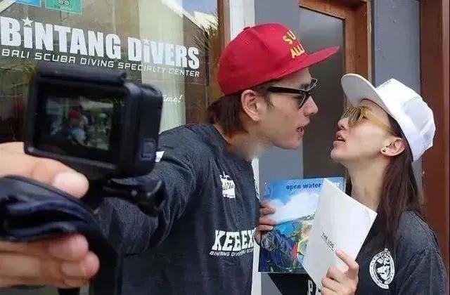 吴谨言和angelababy撞衫又撞脸,吴谨言的颜值巅峰