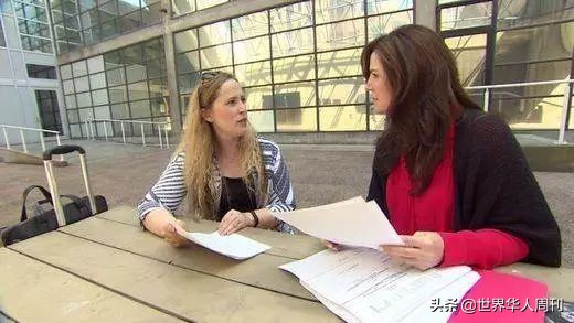 她被加拿大海关强制裸体搜身，扣留14小时，因此患上焦虑症