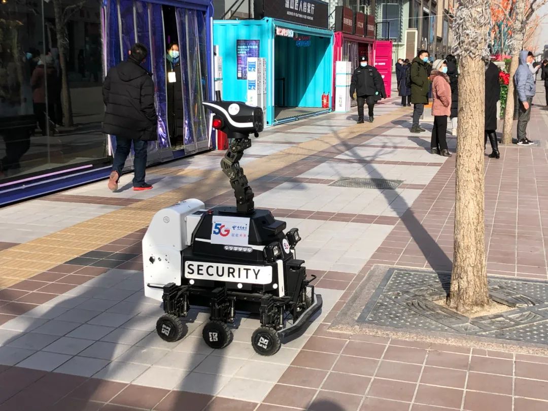 来了，电信“机器人天团”！网友:“成精了！”