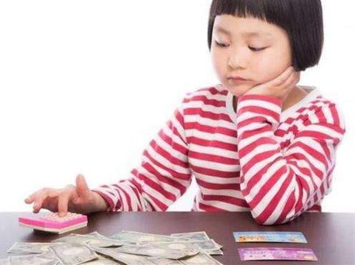 家长不愿意给孩子钱,家长不给孩子交生活费