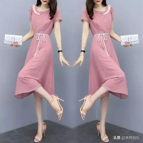 时髦印花裙穿上很迷人适合夏天,今年最流行的秋款连衣裙碎花裙