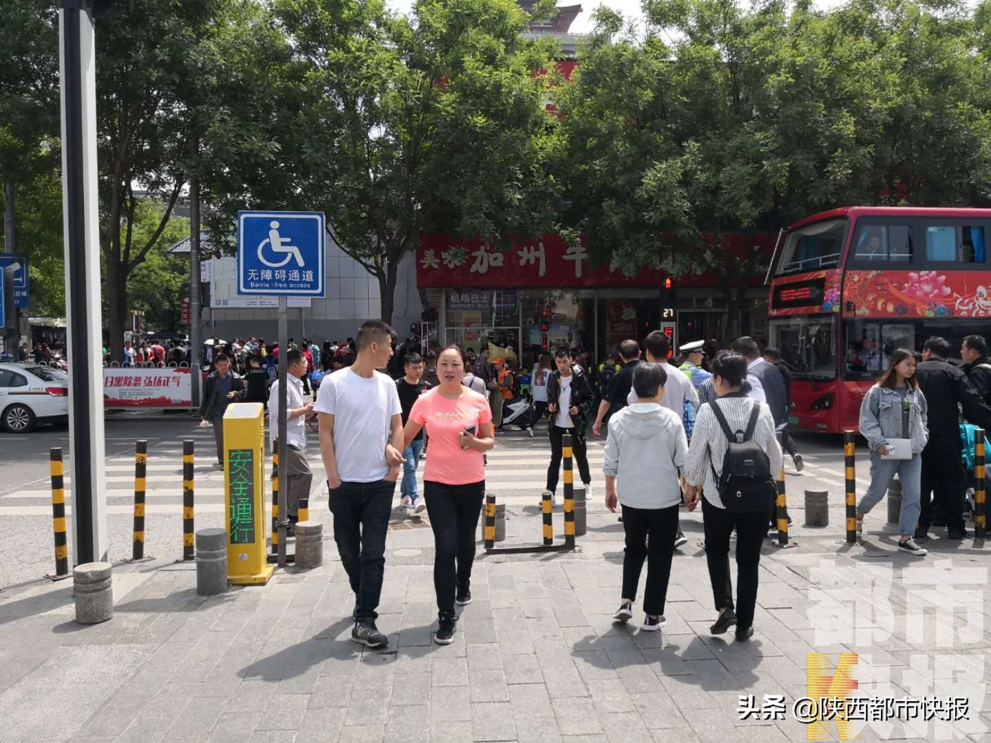 小伙宾馆内喝下野兽麻醉剂自杀民警医生与死神赛跑救人