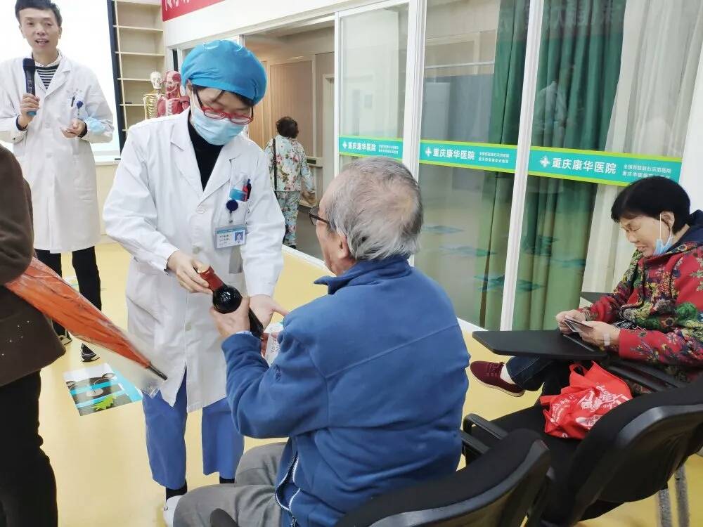 中医院为老人身体健康保驾护航,康舒老年护膝保暖老寒腿