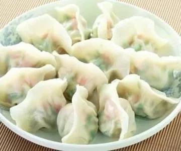 国外网红给黄瓜挤奶​视频登上热搜!milkcucumber是什么神操作?