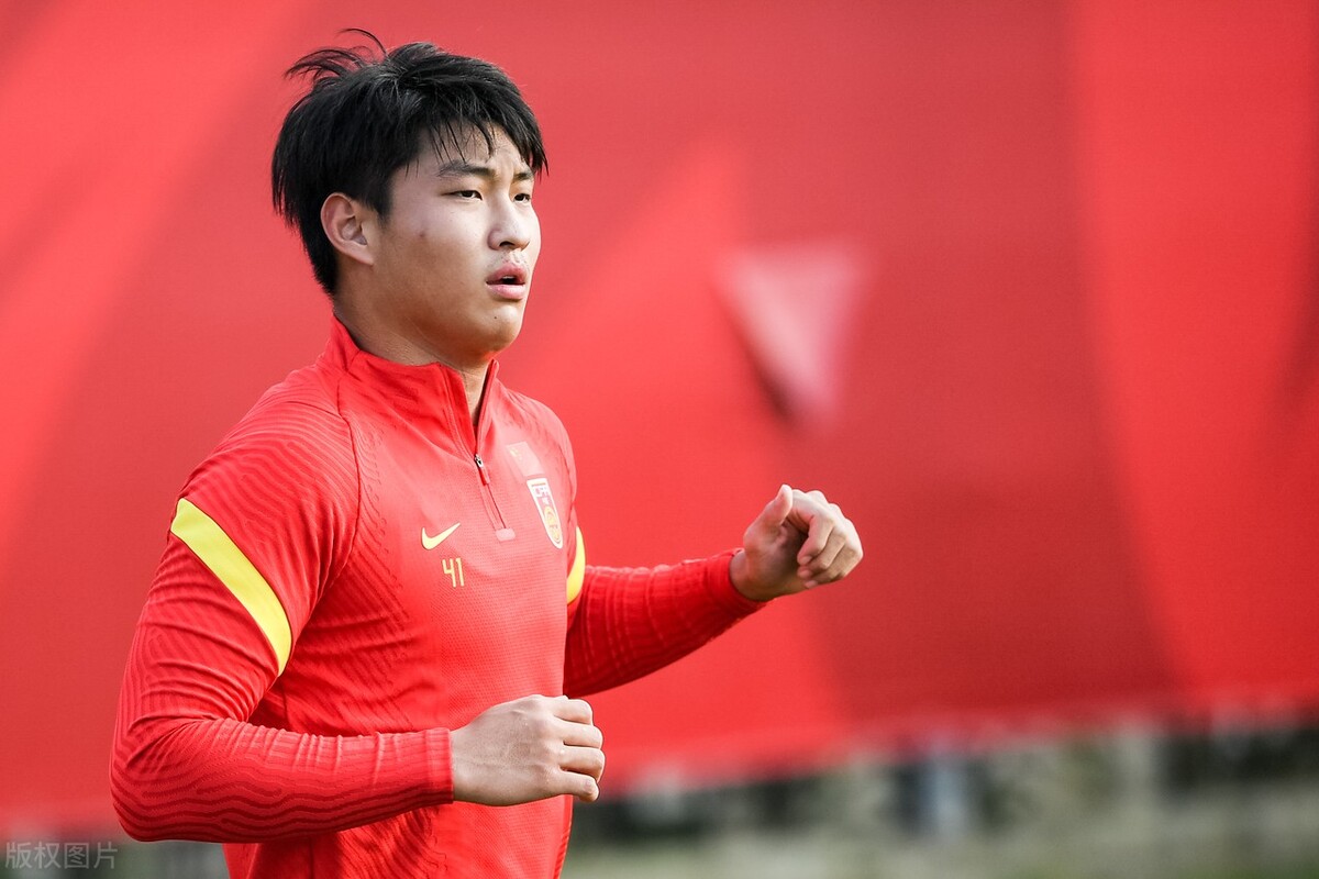 国足李铁吴曦,国足球员离队