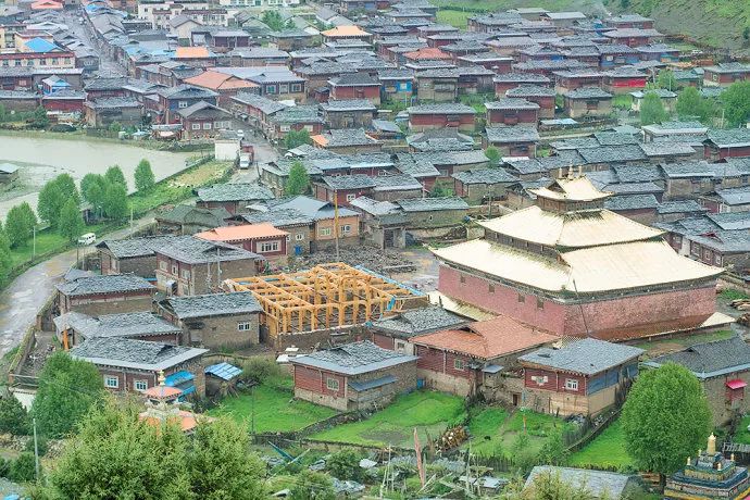 玛尼石凝固在石头上的信仰,玛尼石藏文