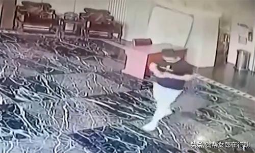 “帮叔叔一个忙吧”9岁女童被男子拖进厕所猥亵，时间长达7分钟