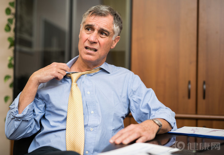 无缘无故身体发热出汗怎么回事,无缘无故出汗