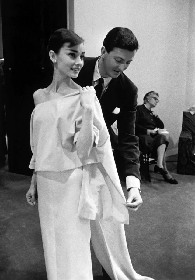 李宇春代言纪梵希成衣震惊时尚圈,纪梵希明星四色散粉正品