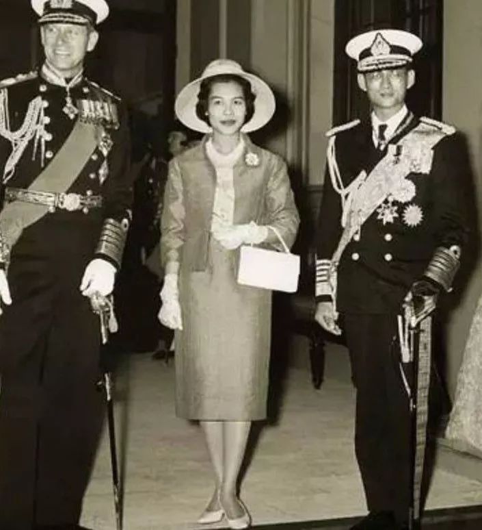 泰国王后诗丽吉年轻时候纪录片,泰国诗丽吉王后的珠宝