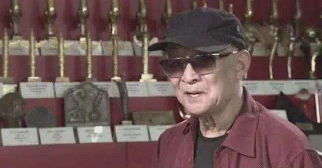 功勋军犬为拍戏被炸死片段,为了电影而被炸成碎片的军犬