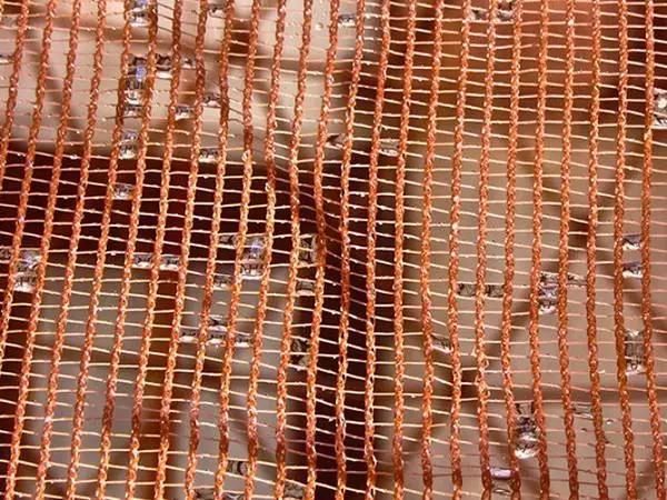 设计师在非洲做了个花篮，用来向天空借水