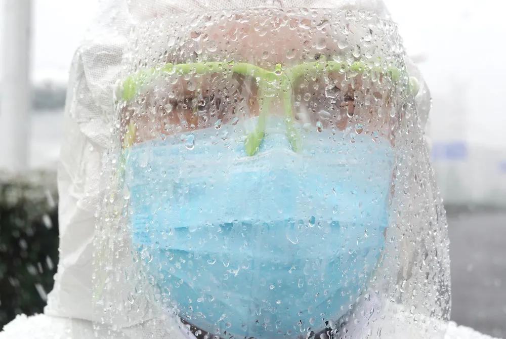 沧海横流尽显英雄本色中流砥柱,沧海横流显英雄本色