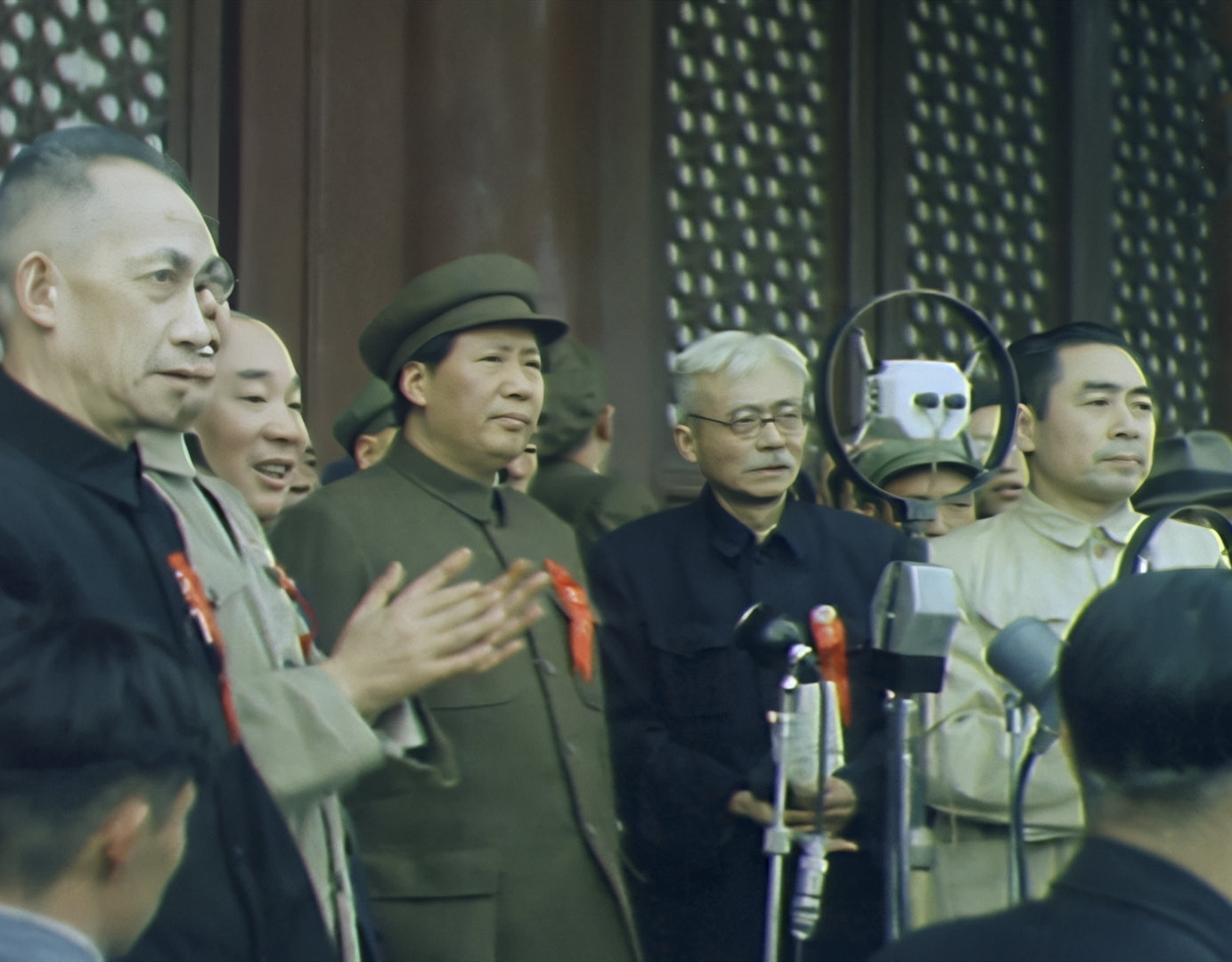 “公者千古，私者一时”，这是对毛*东泽**一生艰苦朴素的崇高评价