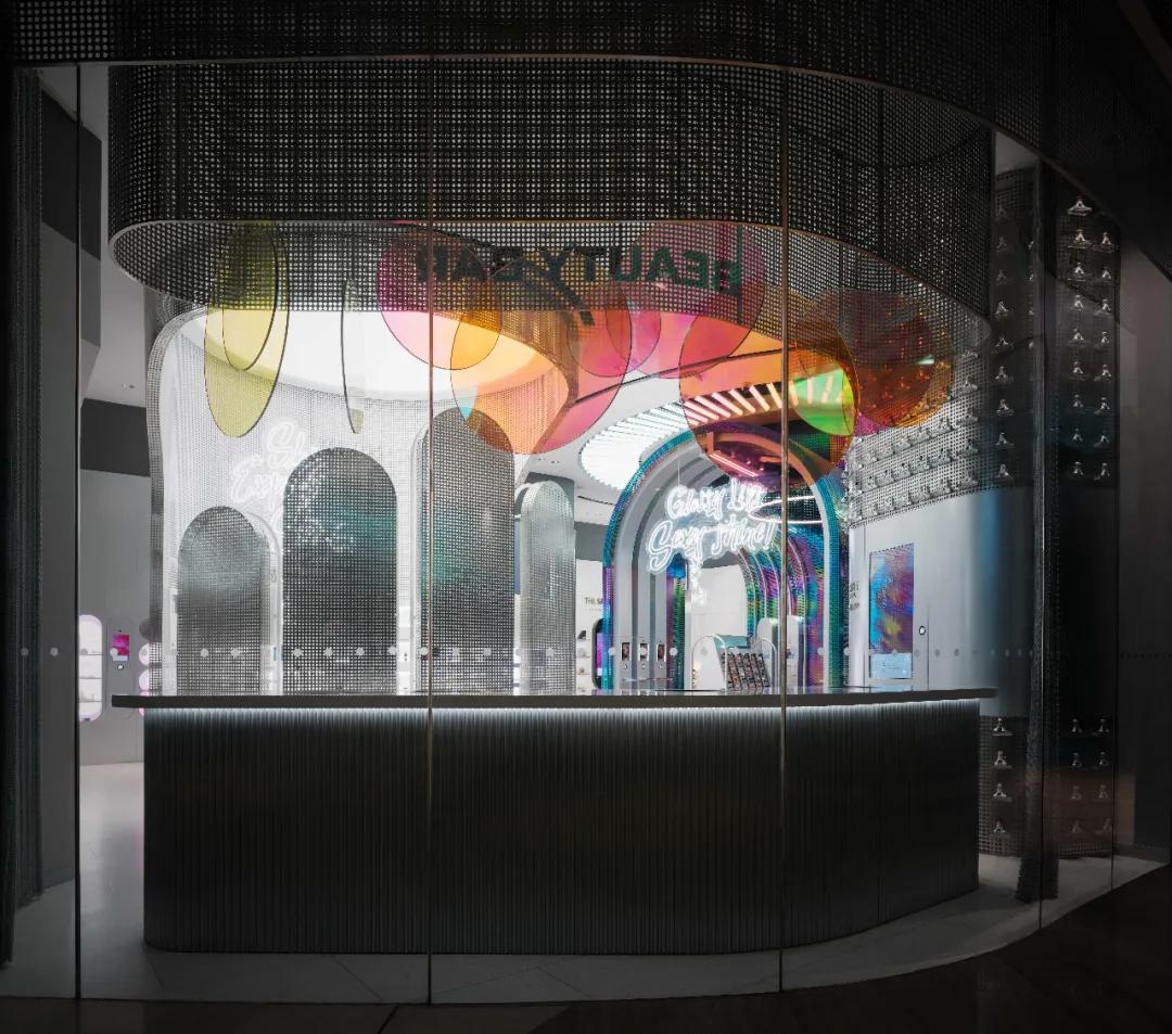 Storeage为B+Tube油罐打造智能新零售美妆集合店