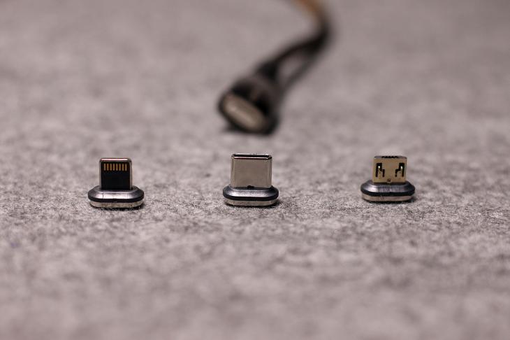 抖音爆火磁吸数据线有用吗?卡斐乐磁吸数据线方便盲插快速充电