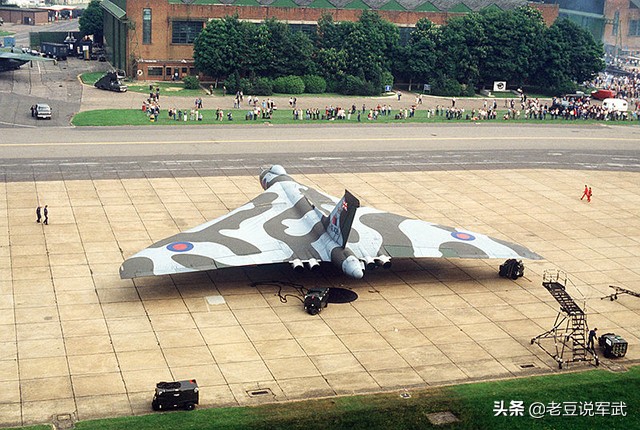 英国轰炸机v型,英国3v轰炸机