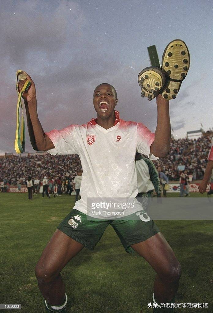 缅怀非洲50大球星之一，南非足球英雄，专虐国米后防的黑又硬