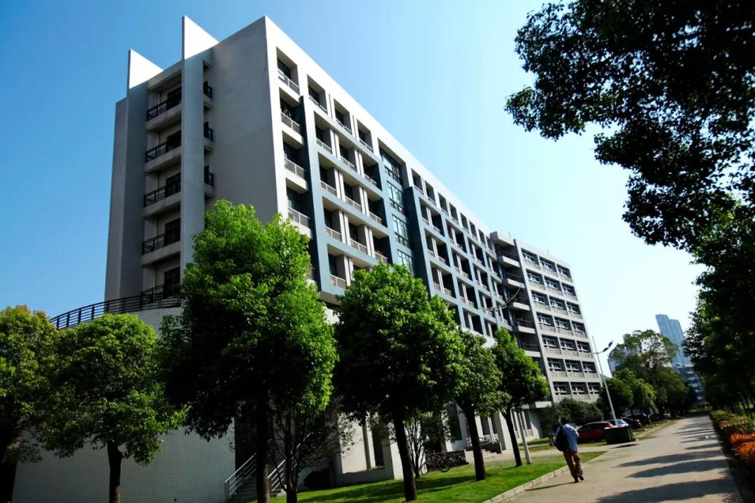 来,让我告诉你:为什么要上湖北大学?