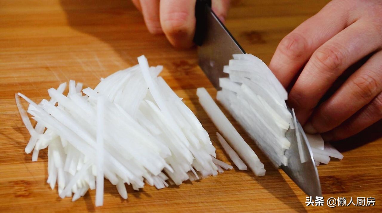 海蜇怎么做口感脆爽,凉拌萝卜海蜇正确方法