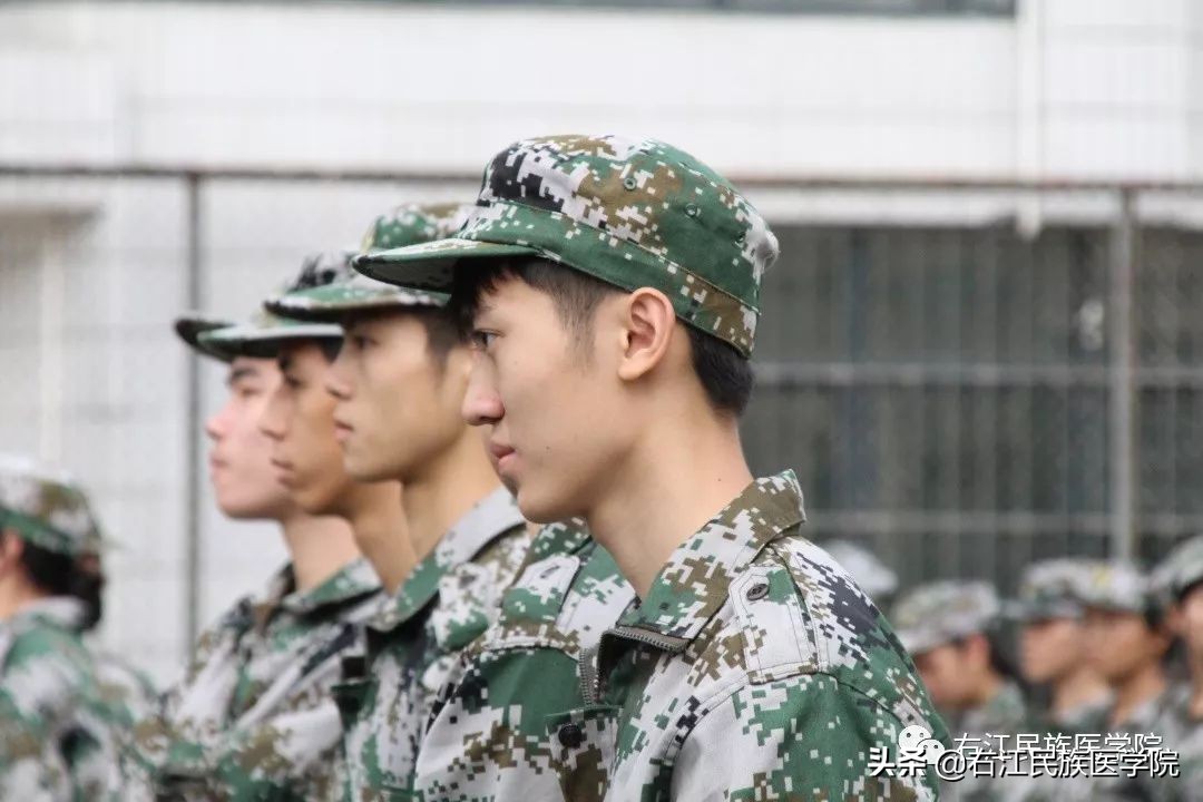 军训和教官发生的趣事,军训和教官甜蜜小事