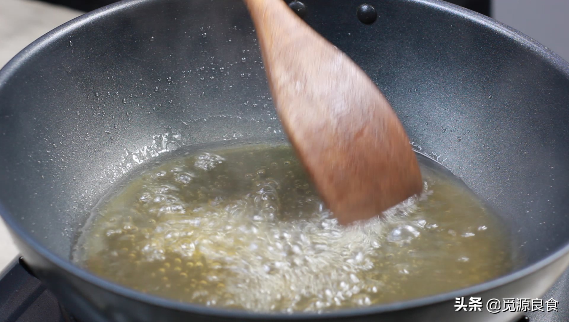 如何卤猪蹄最新最好吃的方法,卤猪蹄要放些什么才容易脱骨