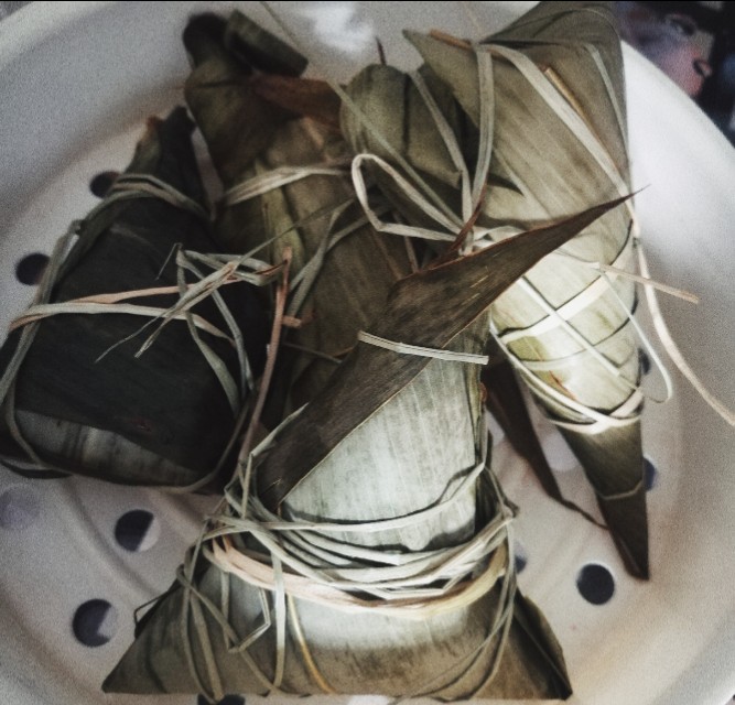 怎样包豆沙馅粽子,家常豆沙粽子的包法教程