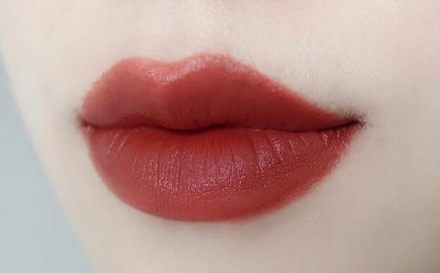 为什么说阿玛尼这个牌子好,为什么觉得阿玛尼唇釉没那么好用