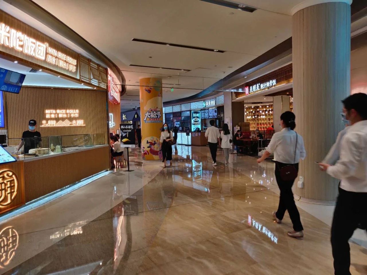 商场人流量明显下滑,商场人流量太差