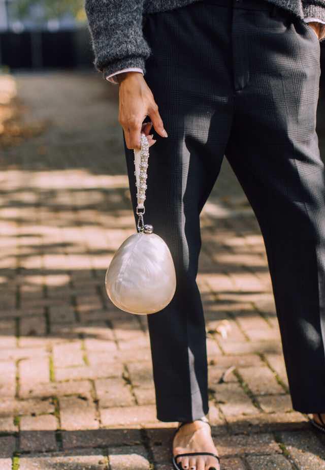 珍珠帽子白色怎么搭配好看,休闲穿搭适合戴的珍珠