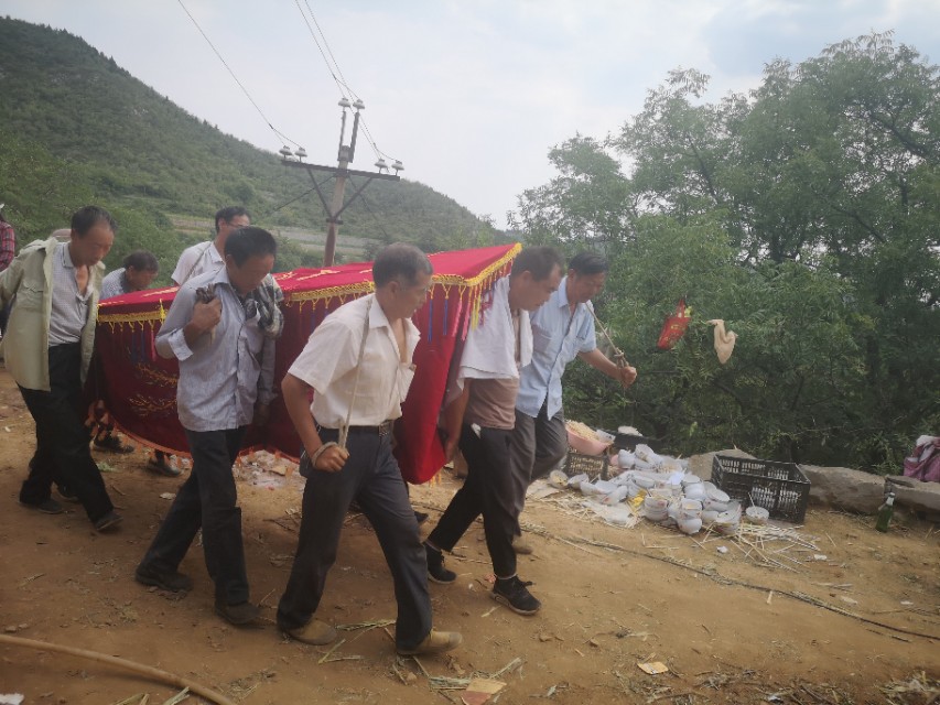 土葬会出怪事吗,山区可以土葬吗