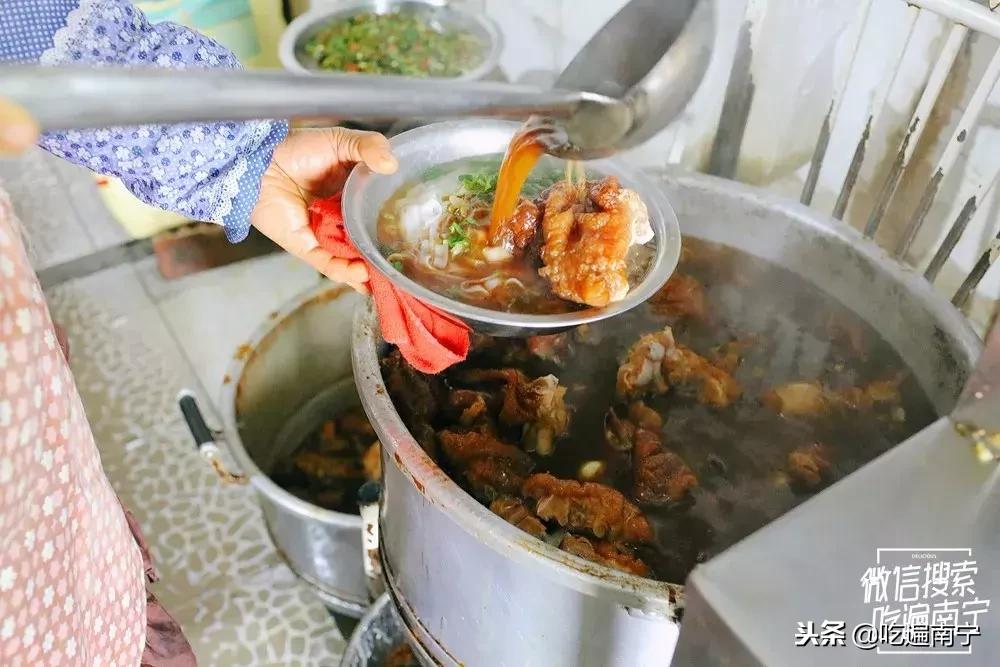 南宁西乡塘最好吃的猪脚粉在哪里,南宁这家二十年不倒的粉店