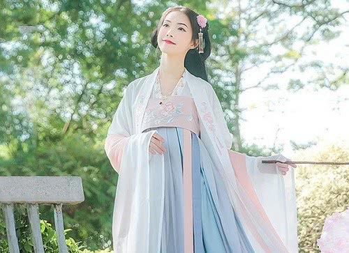 女生穿汉服和男生也穿汉服,为什么穿汉服的大多是女生