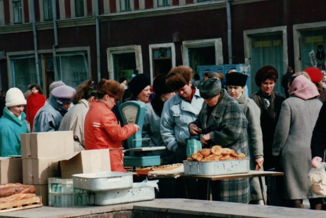 俄罗斯普京打击寡头公司,普京当年如何对付国内寡头们