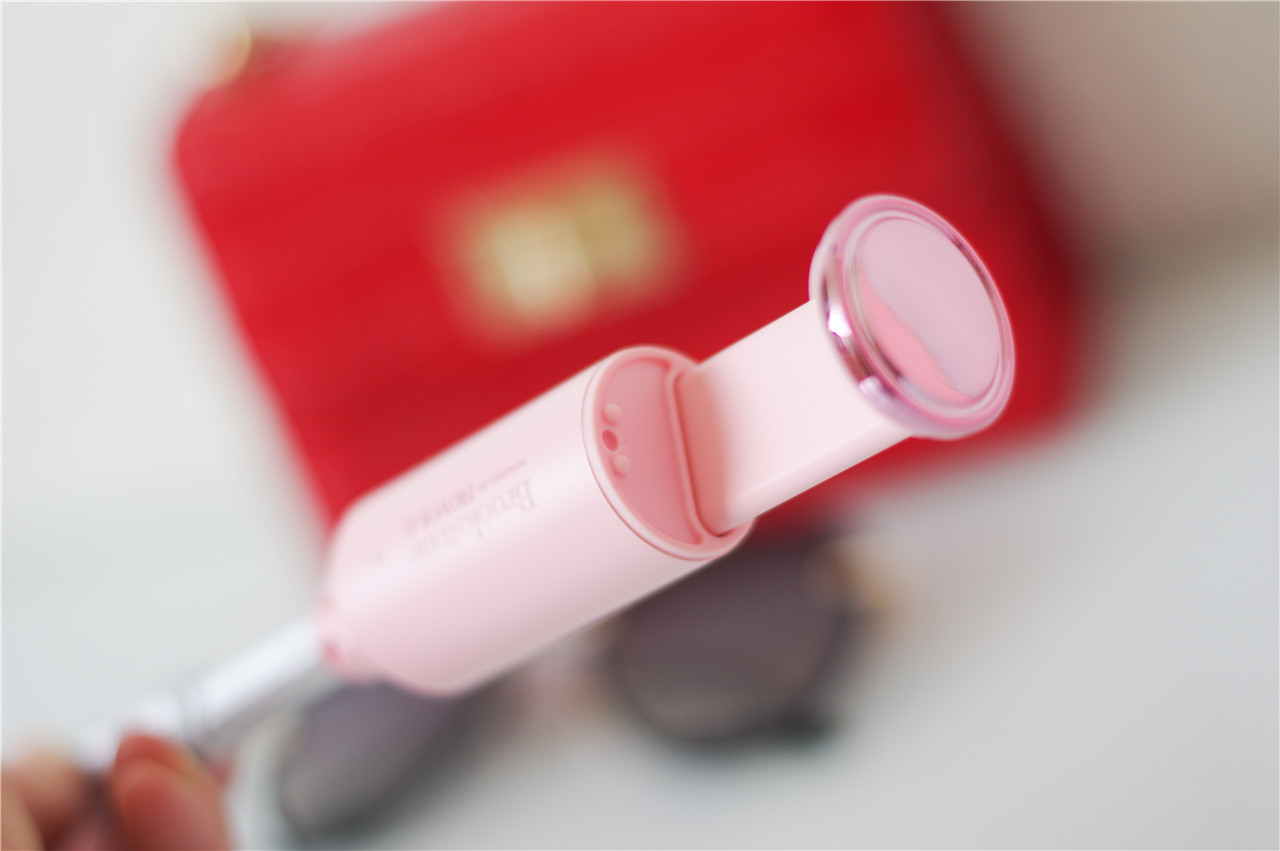 柔宇科技发布过的自拍杆,柔宇美颜自拍杆