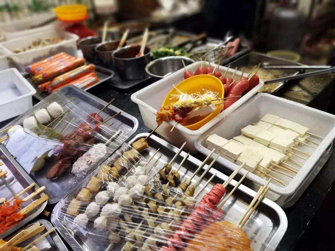 国外路边摊卖炸串,在国外摆摊卖炸串