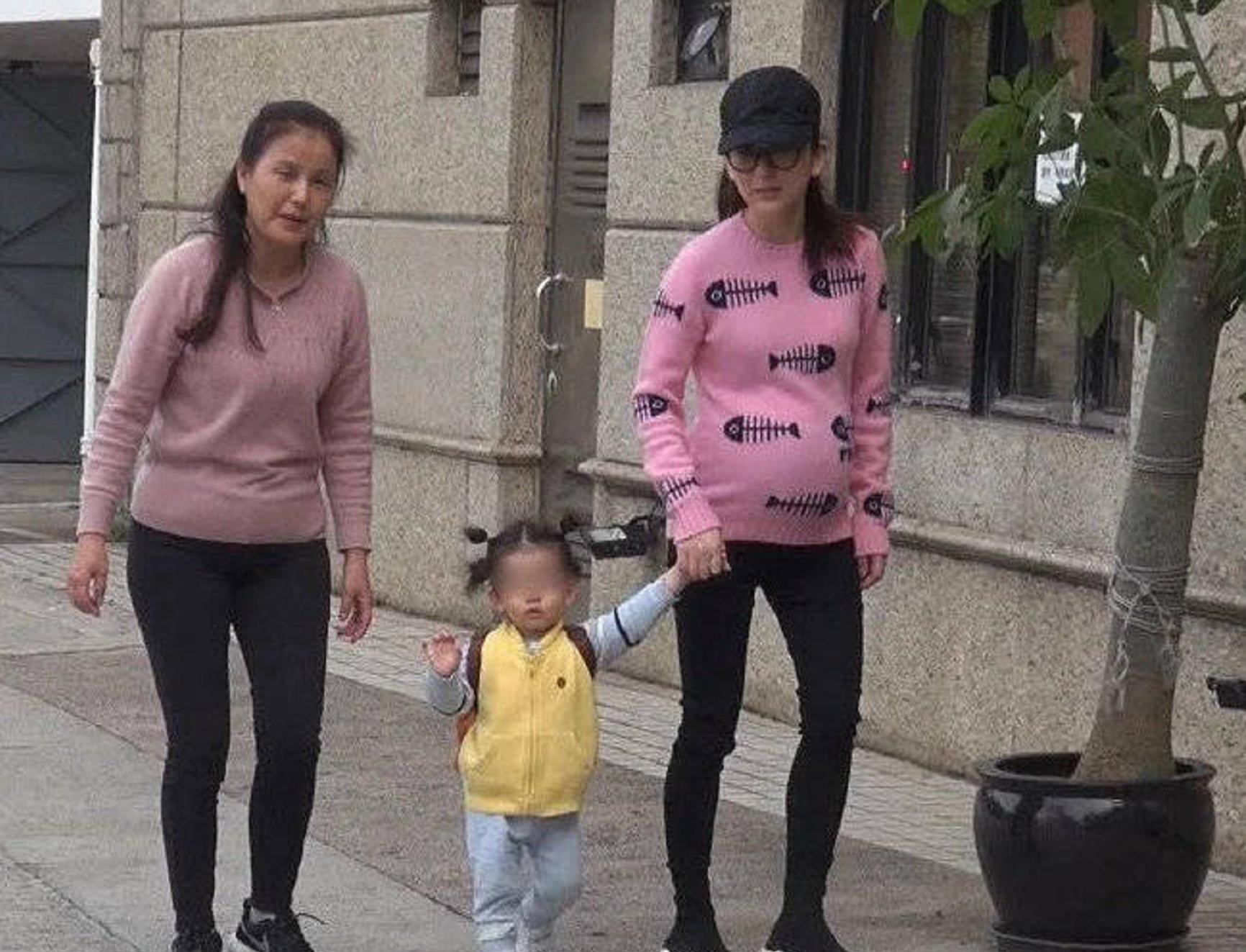 天王嫂方媛陪同郭富城看赛马,天王嫂方媛与郭富城一同出游