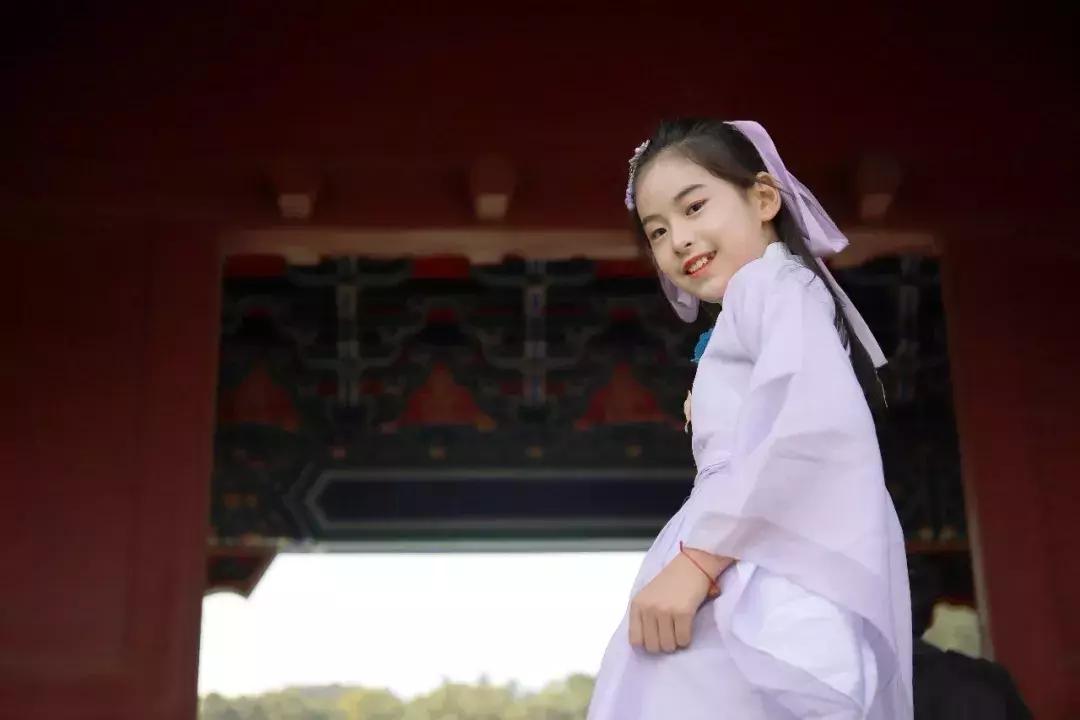 哇噢！你竟是这样一个清新淡雅、才华横溢的南方姑娘